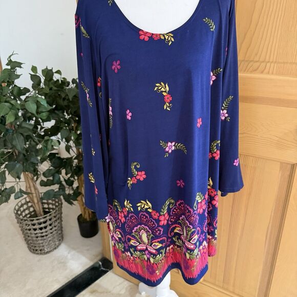 Plus Size Slinky Brand Stretchy Blue & Red Floral Top Size 1X Flattering Shaping - Picture 1 of 16